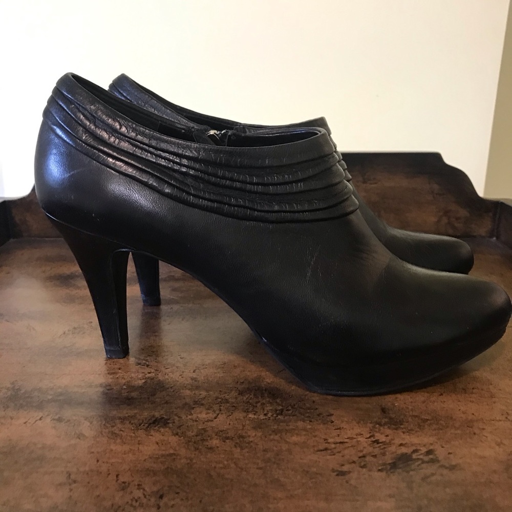 BANDOLINO PLATFORM LEATHER BOOTIE